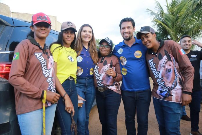 Em visita ao município de Carneiros, AL, deputada Jó Pereira é abraçada por mulheres quilombolas de Lagoa do Algodão