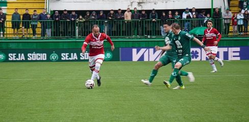 Série B: CRB tem “apagão” no primeiro tempo e perde para a Chapecoense 