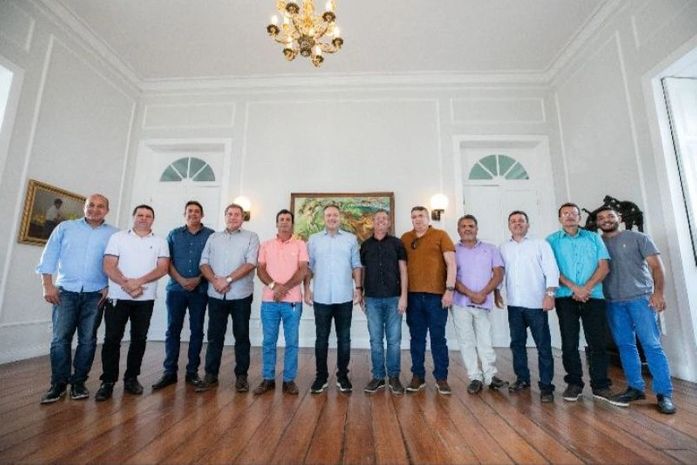 Renan Filho recebe Geo Cruz em palácio e trata de candidaturas com chances reais