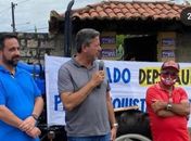 Criminosos ateiam fogo em trator doado para uma associação em Major Izidoro