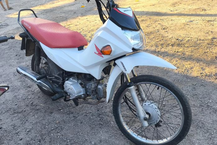 PM prende quatro suspeitos, apreende drogas e recupera moto furtada em Arapiraca