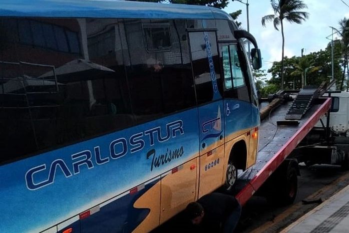 SMTT flagra transporte clandestino de turismo na Pajuçara