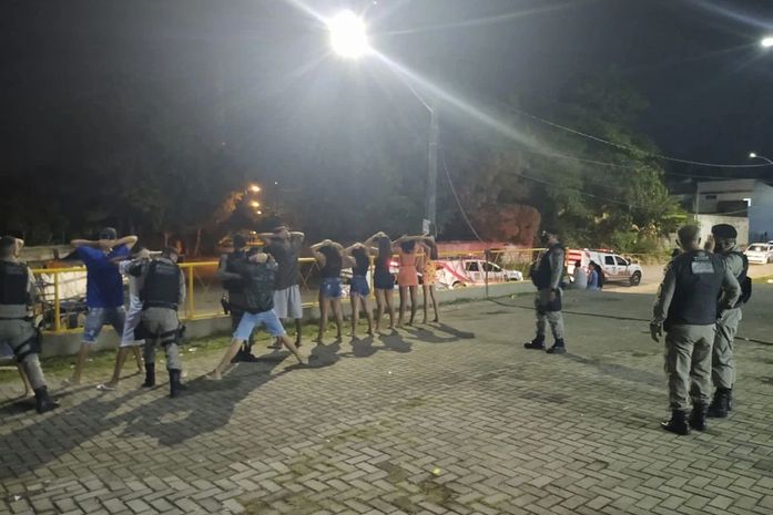 

Polícia impede realização de “Bailão” na Praça do Mirante, em Maceió 