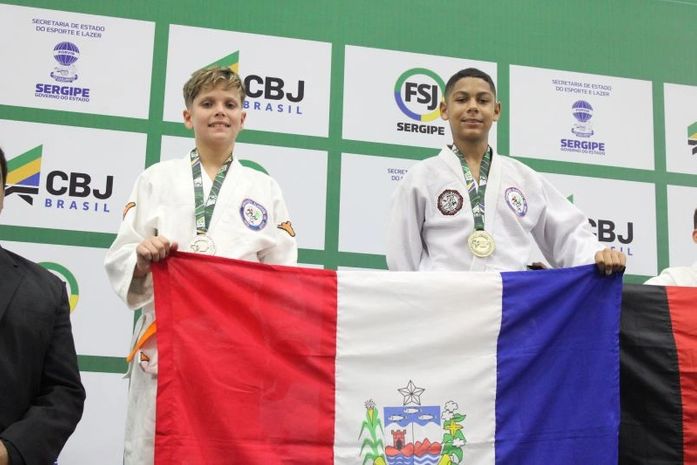 Atletas do projeto Na Base do Esporte brilham com cinco medalhas no Brasileiro de Judô
