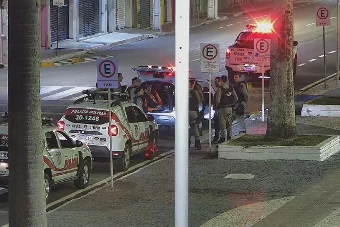 Câmera flagra o momento em que homem é sequestrado em Arapiraca