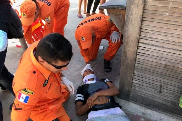 Acidente entre veículos ciclomotores deixa jovem ferida