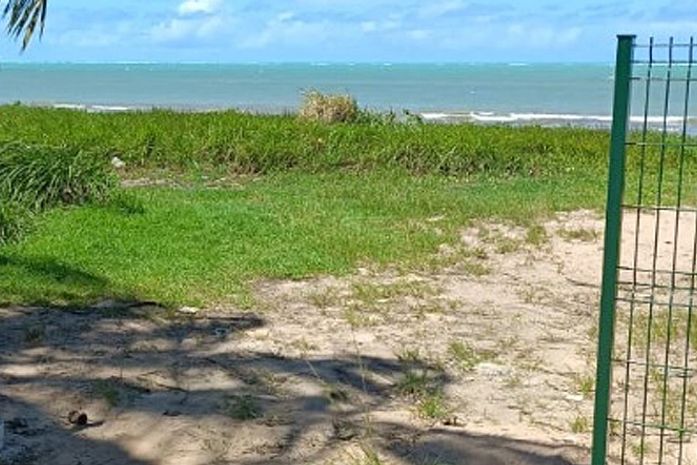 Após ação do MP, Município pede que resort retire grade da praia de Japaratinga 