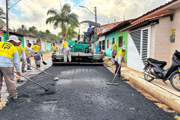 Prefeito Allan de Jesus inicia pavimentação de 13 ruas em parceria com o Programa Pro-Estrada