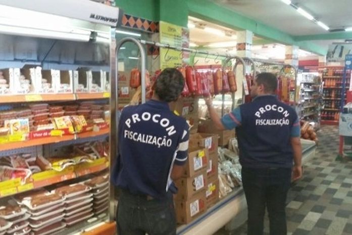 Procon de Alagoas apreende produtos fora de validade