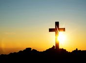 “A Páscoa é um convite a sair das trevas e reencontrar a luz”, diz padre ao refletir sobre desafios do mundo atual