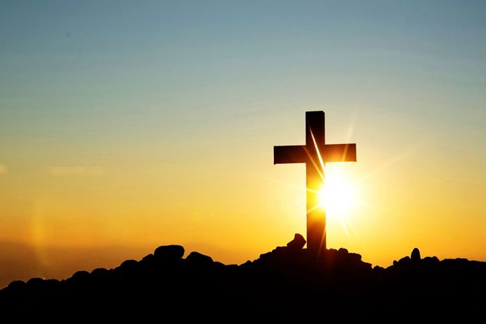 “A Páscoa é um convite a sair das trevas e reencontrar a luz”, diz padre ao refletir sobre desafios do mundo atual