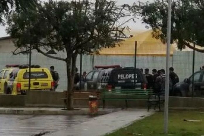 Professores em greve ocupam entrada do Centro Administrativo em Arapiraca