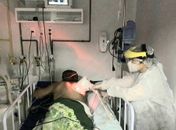 Hospital de Emergência do Agreste adota terapia a laser no tratamento da Covid-19
