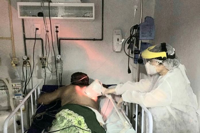 Hospital de Emergência do Agreste adota terapia a laser no tratamento da Covid-19