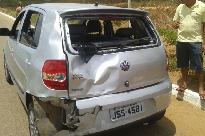 Motociclista colidiu com a traseira de carro (Foto: Todo Segundo)