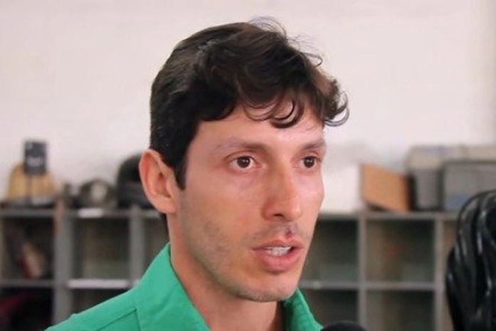 Após crise, Daniel Rocha volta a cobrar medicação ao Estado para tratar problema de pele