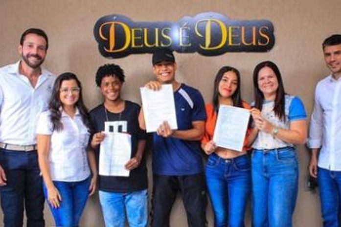 Prefeitura da Barra de Santo Antônio oferece transporte gratuito para capacitação de jovens visando oportunidades de emprego no Hotel Vila Galé