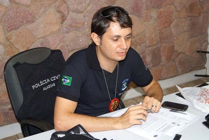 O delegado plantonista na 6ª Delegacia Regional de São Miguel dos Campos, Lucimério Barros Campos.