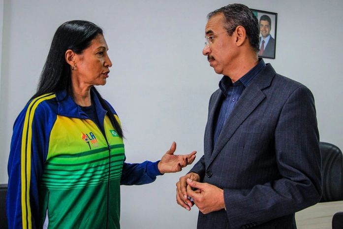 Inspetora Simone Lima, da Guarda Municipal, com o secretário Ivon Berto