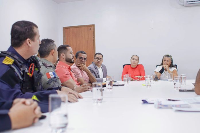Prefeita se reúne com forças de segurança para coibir furtos no comércio de Palmeira dos Índios