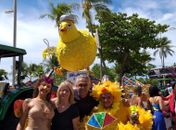 Foliões capricham nas fantasias para curtir a folia em Maceió; confira