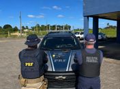 PRF e Receita Federal prendem homem por porte ilegal de arma de fogo e posse de droga para consumo