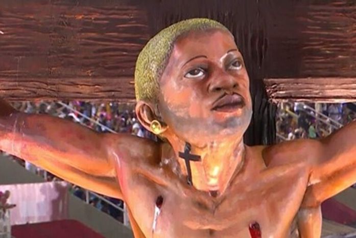 'O cristo negro de cabelo platinado,na Mangueira, desfilou morto e cravejado de bala do começo ao fim da avenida.'-diz a escritora Miriam Alves.