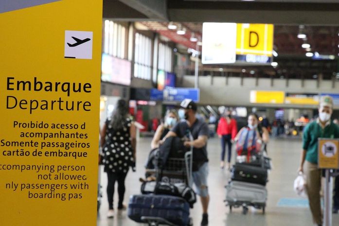Passageiros em terminal
