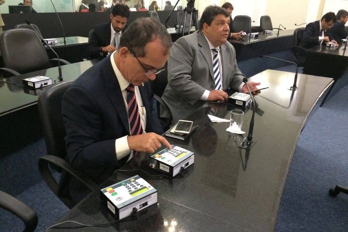 Deputados cobram votação aberta de vetos governamentais