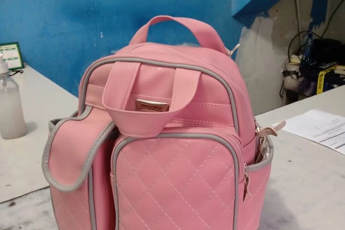 Mulher alega estar grávida e furta bolsa de bebê em loja de Arapiraca