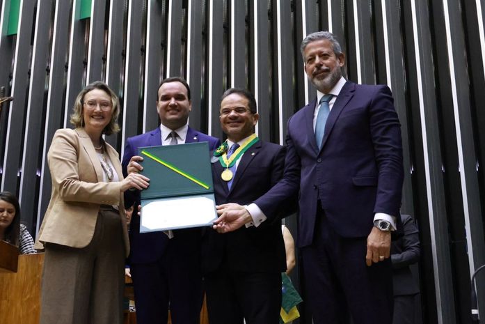 Presidente da ALE/AL, Marcelo Victor é condecorado pela Câmara dos Deputados em Brasília