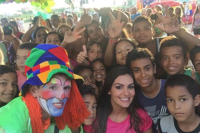 Deputada Thaise Guedes leva alegria às crianças dos bairros Santa Amélia e Bebedouro