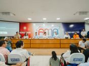 Marcelo Beltrão reúne prefeitos e governador e firma pacto pela Educação