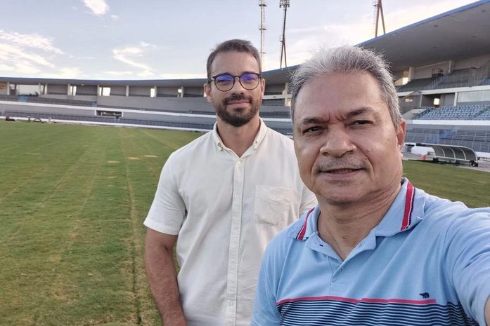 Ronaldo com Humberto Risco acompanhando os preparativos finais do Rei Pelé para a temporada 2023