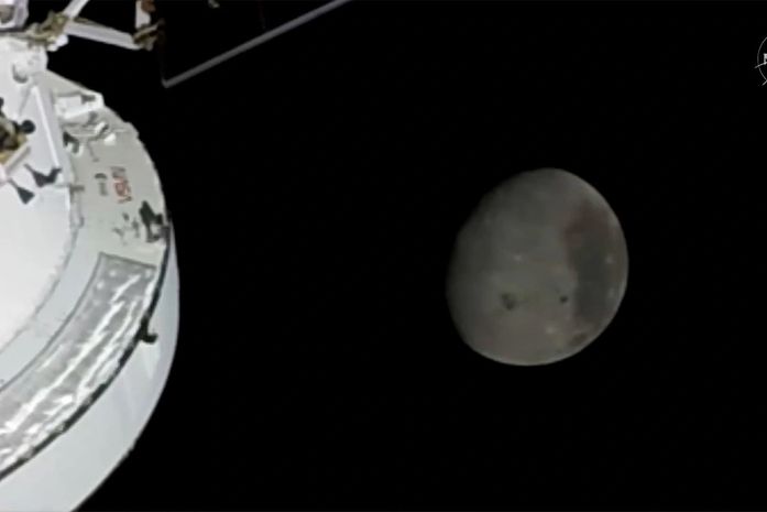 Astronautas da Artemis II iniciam sobrevoo pelo lado oculto da Lua