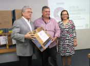 Prefeito George Clemente recebe kit da Central de Atendimento à Mulher, que será inaugurada sábado (29)