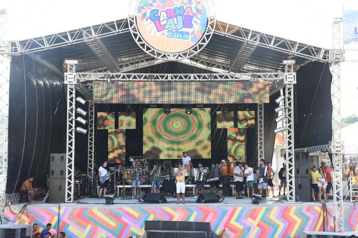 Mela Mela anima foliões e leva milhares as ruas de São José da Laje