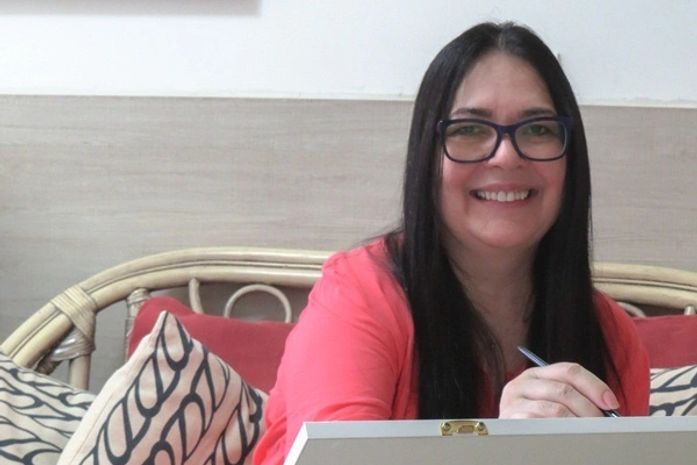 Exposição de aquarelas revela emoções de artista em enfrentamento do câncer de mama 