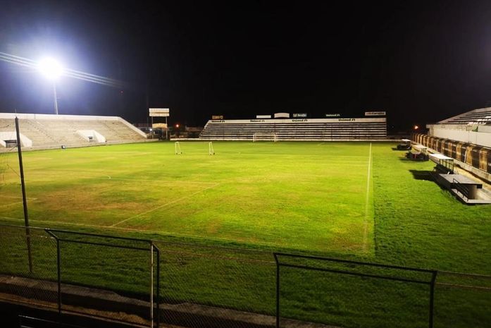 Prefeitura de Arapiraca restaura iluminação do Estádio Coaracy da Mata Fonseca