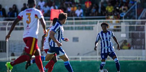 CSA vence a Juazeirense nos acréscimos e assume liderança na Série D