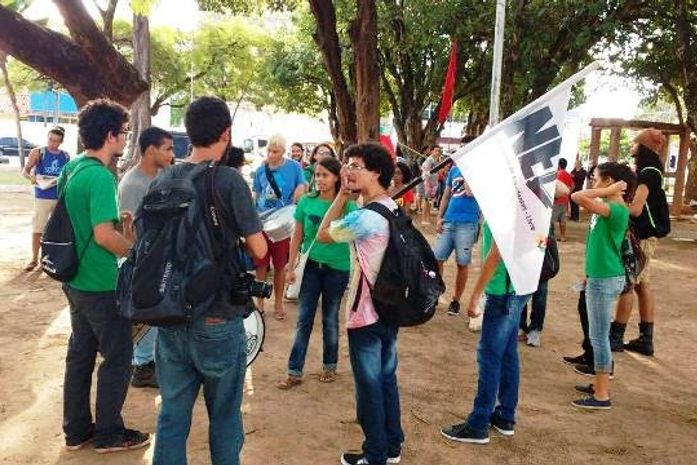 Estudantes se reuniram contra aumento