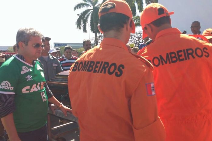 Chegada do corpo de Arthur Maia ao cemitério