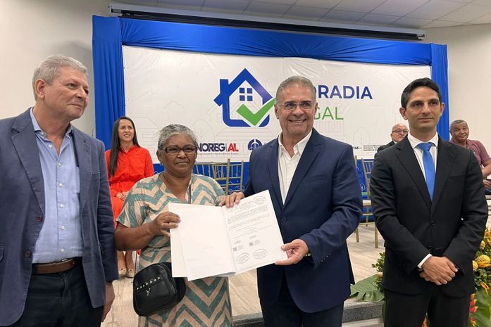 114 famílias de São Miguel dos Campos receberam títulos de propriedade do “Moradia Legal”; total já chega a 2.118