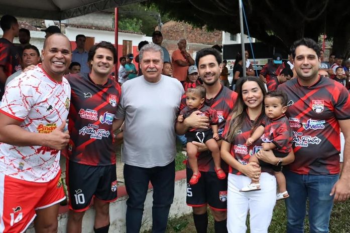 Com presenças ilustres, partida de futebol movimentou Santana do Mundaú