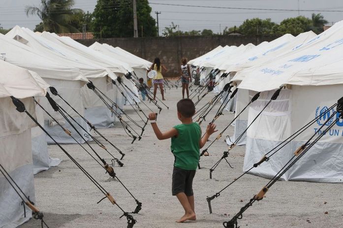 Refugiados no Brasil vêem futuro através de educação, saúde e esporte