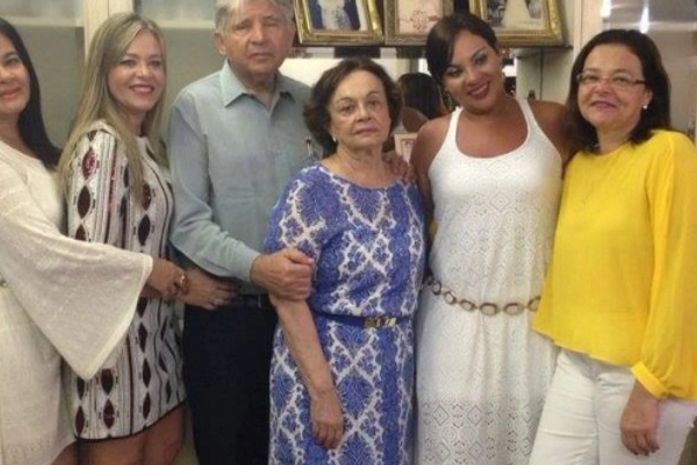Suruagy com suas filhas e a esposa, professora Luzia Bezerra Suruagy