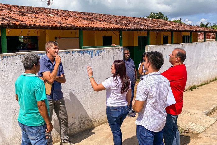 Prefeita Lívia Carla visita o canteiro de obras da reforma e ampliação da Escola Municipal Benedito Casado