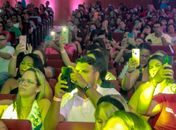 Sextou em Penedo com cinema de graça e show de humor
