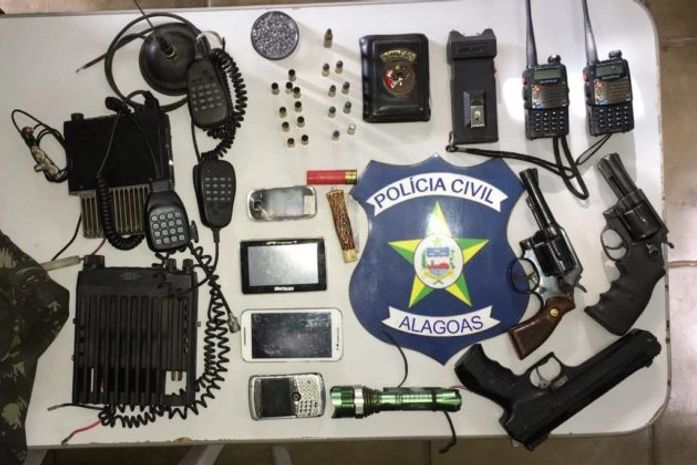 Parte do material apreendido