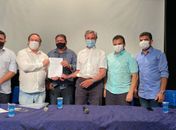 Presidente da Câmara de Vereadores de Arapiraca, Thiago ML,  prestigia assinatura da ordem de serviços para a continuação das obras de urbanização do Lago da Perucaba